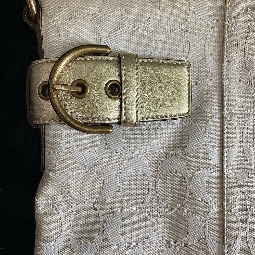 COACH Purse (Authentic) - Picture 4 of 6